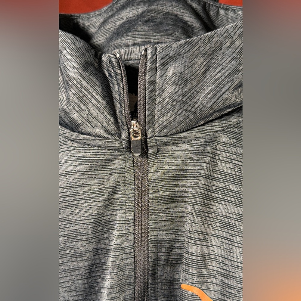 University of Texas Longhorns (UT) Authentic Apparel Half Zip Performance Top L - Picture 6 of 6